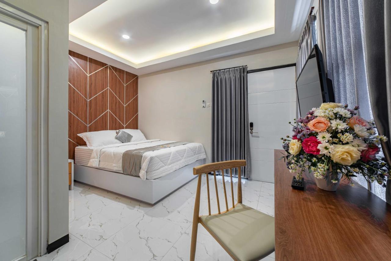 Tree Homestay Mitra Reddoorz Kasri ภายนอก รูปภาพ