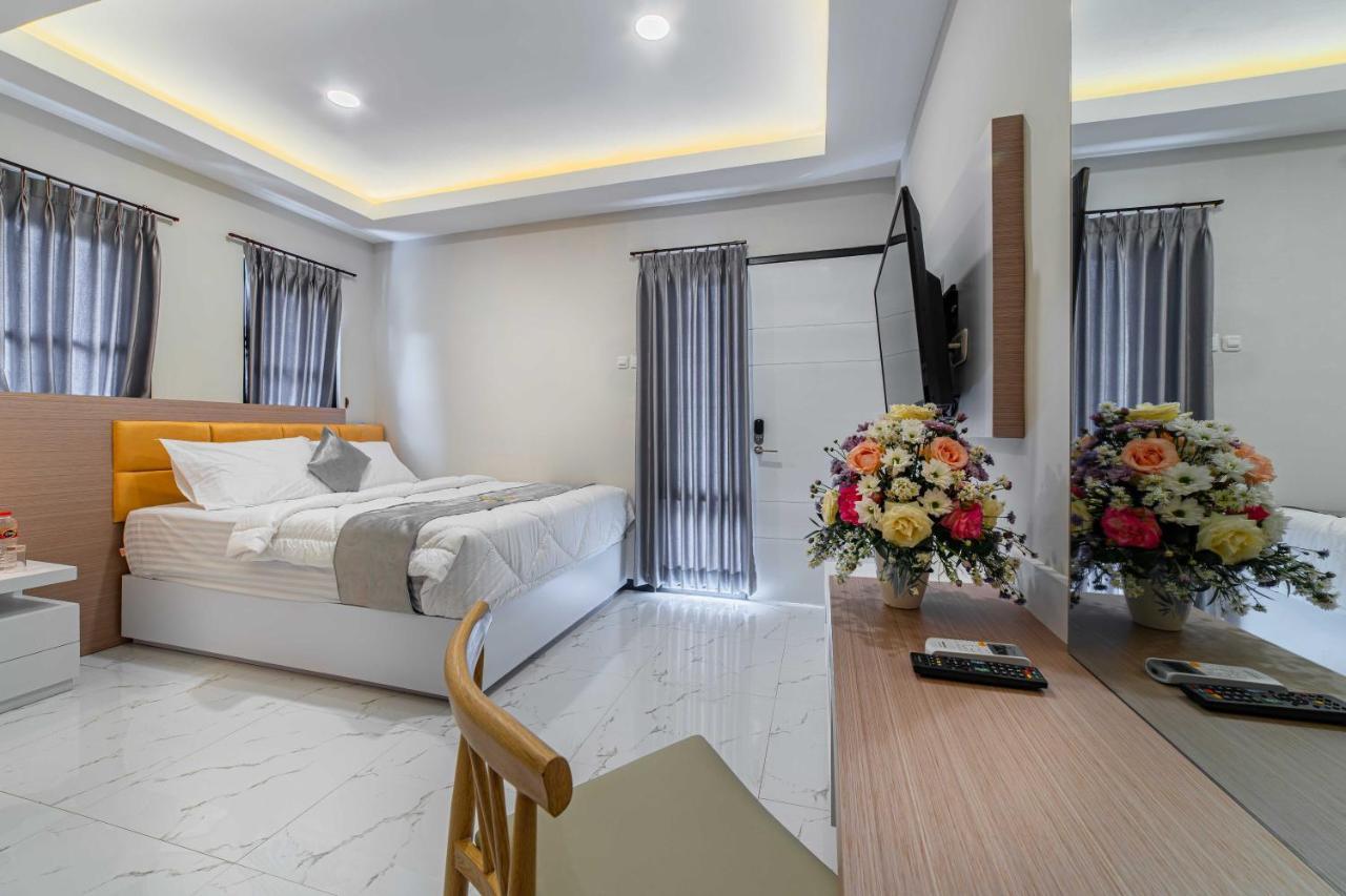 Tree Homestay Mitra Reddoorz Kasri ภายนอก รูปภาพ